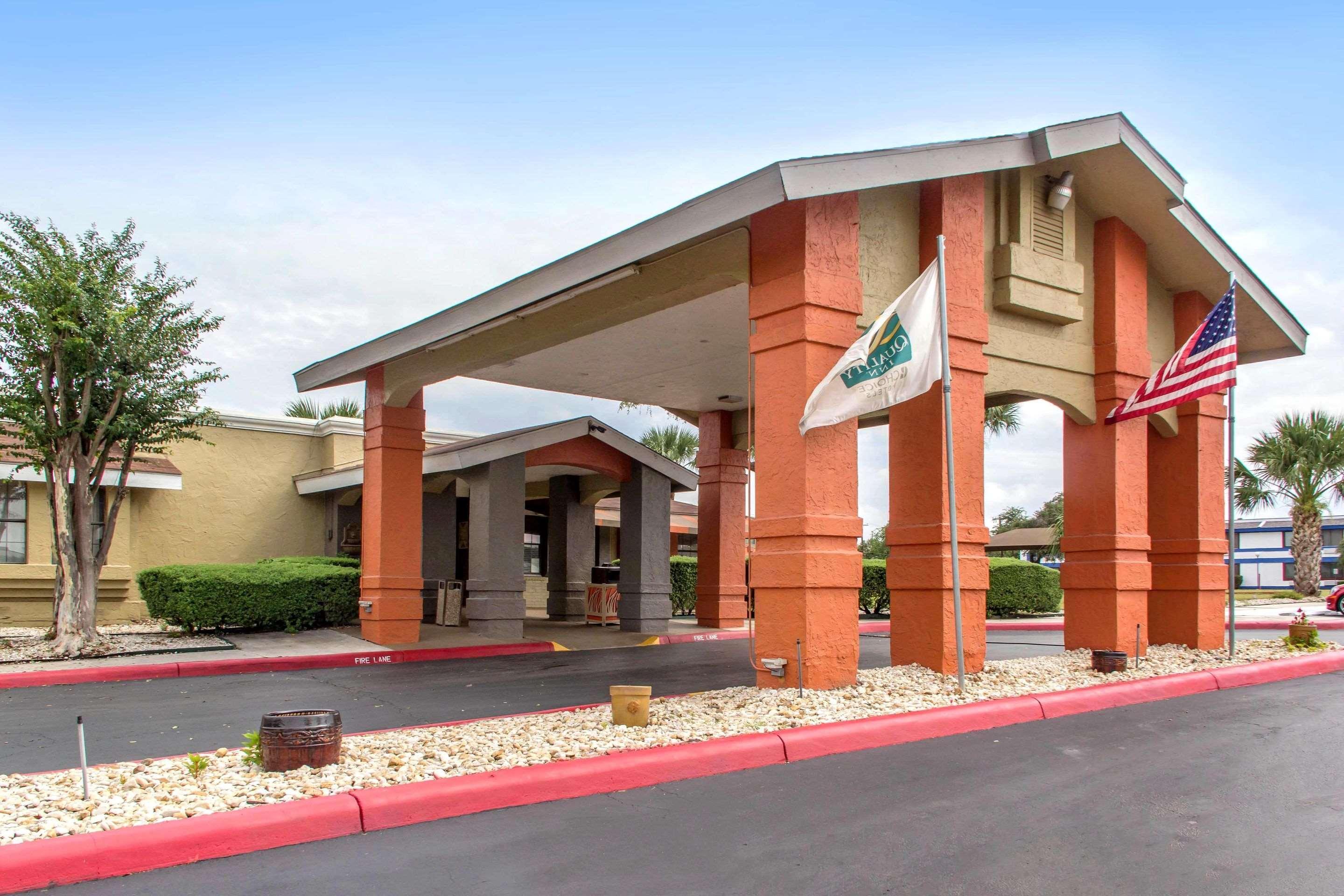 Quality Inn & Suites I-35 Near Frost Bank Center San Antonio Dış mekan fotoğraf